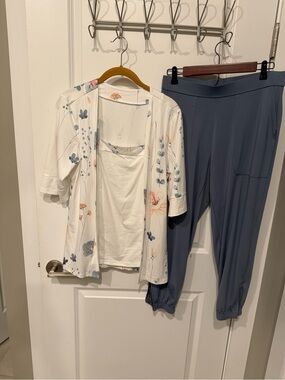Lisa Rinna Collection Capri pants and Topi
